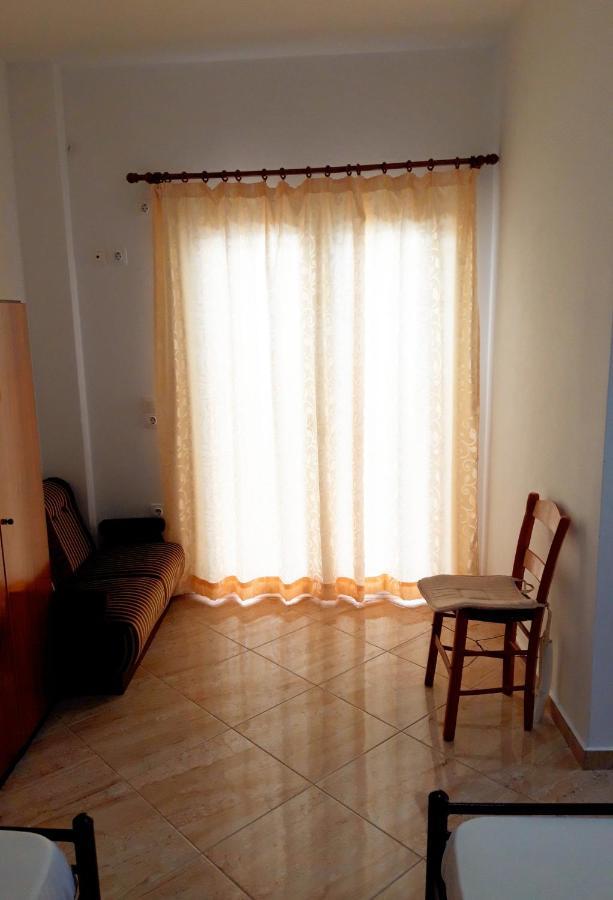 Ενοικιαζόμενα Δωμάτια Γεωργία Σταμούλου Rovies Extérieur photo