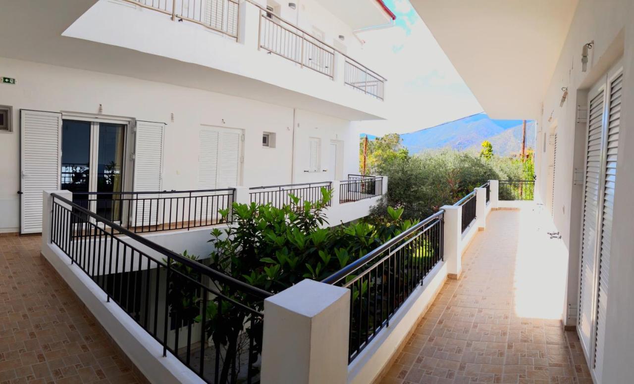 Ενοικιαζόμενα Δωμάτια Γεωργία Σταμούλου Rovies Extérieur photo