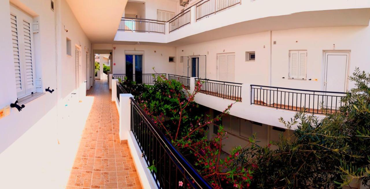 Ενοικιαζόμενα Δωμάτια Γεωργία Σταμούλου Rovies Extérieur photo